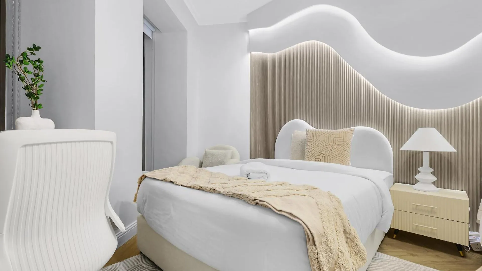 First Class 2Br With Full Dubai Skyline & Sea View