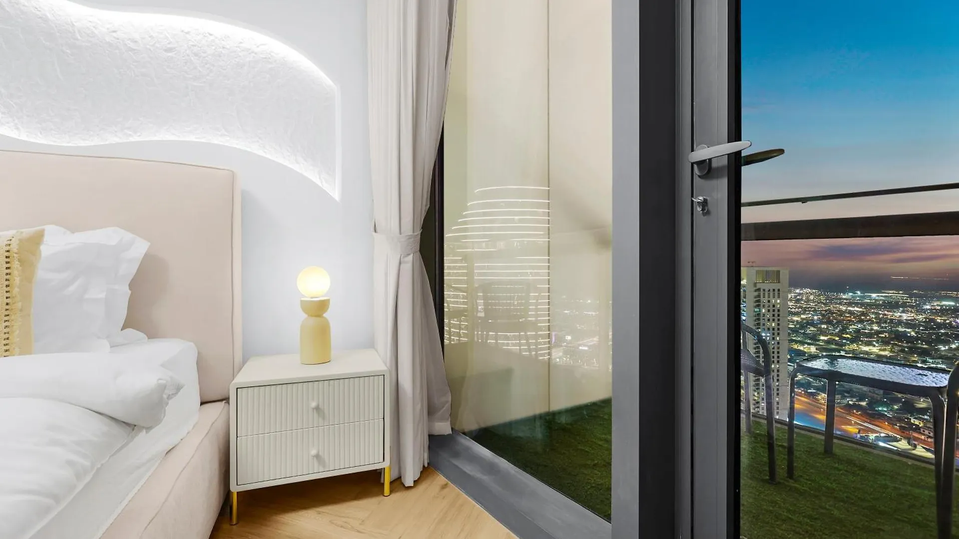 First Class 2Br With Full Dubai Skyline & Sea View 0*,
