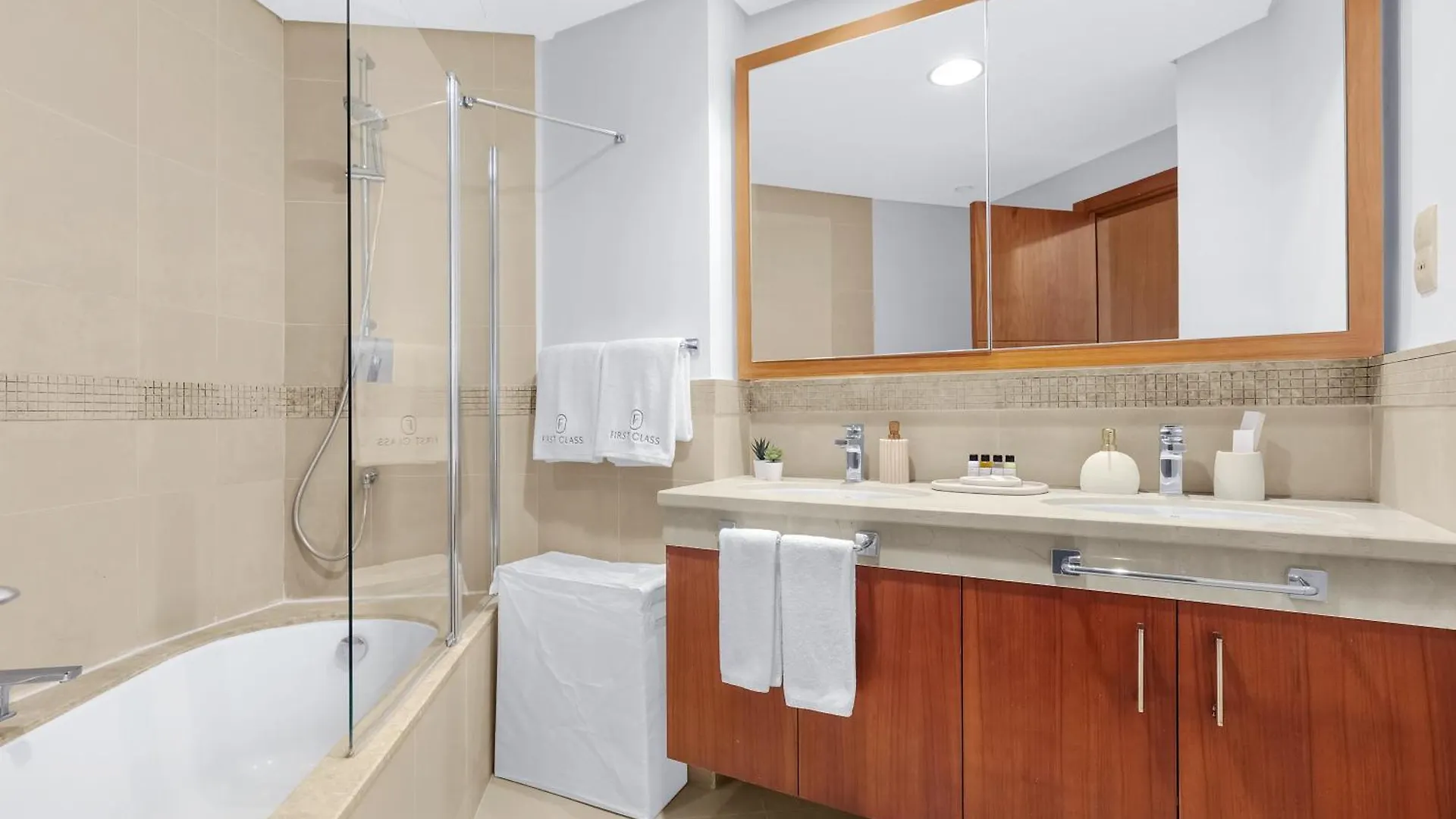First Class 2Br With Full Dubai Skyline & Sea View Appartement